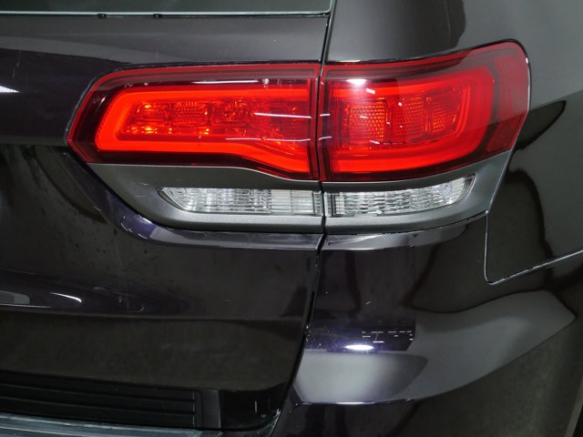Vehicle image 17 of 33