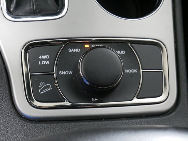 Vehicle image 31 of 33