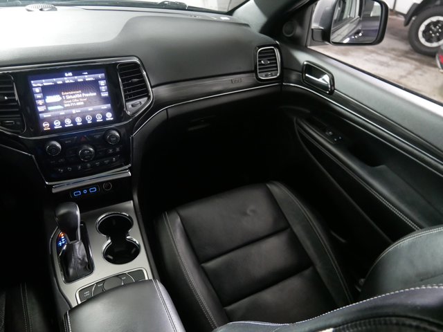 Vehicle image 11 of 33
