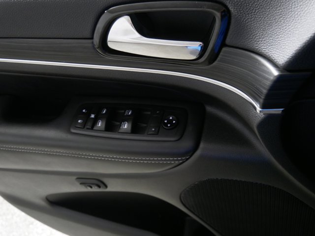 Vehicle image 19 of 33