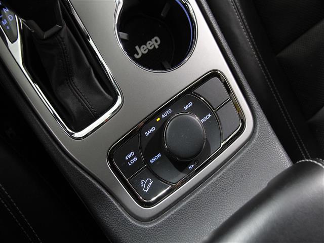 Vehicle image 18 of 25