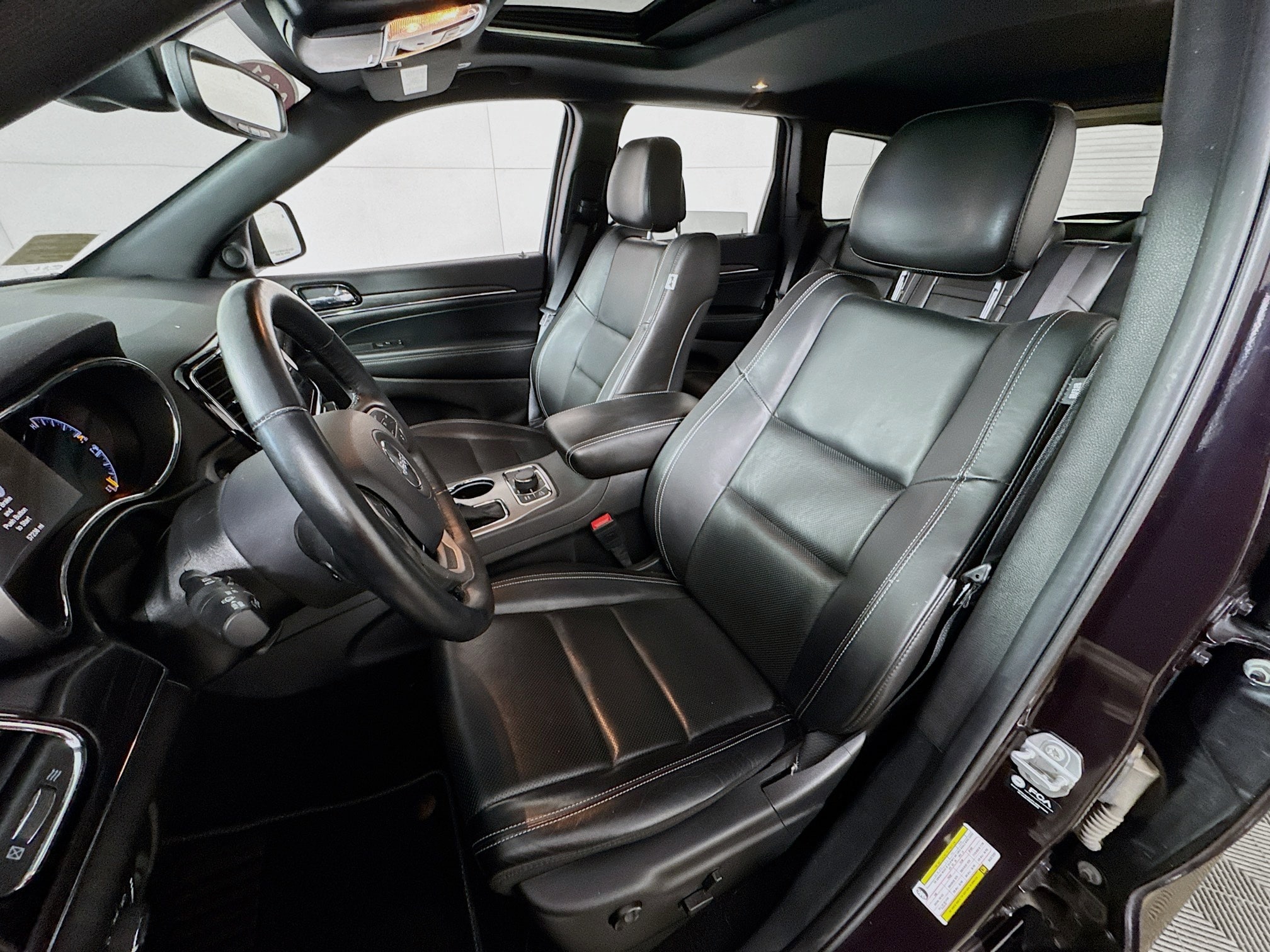 Vehicle image 15 of 32