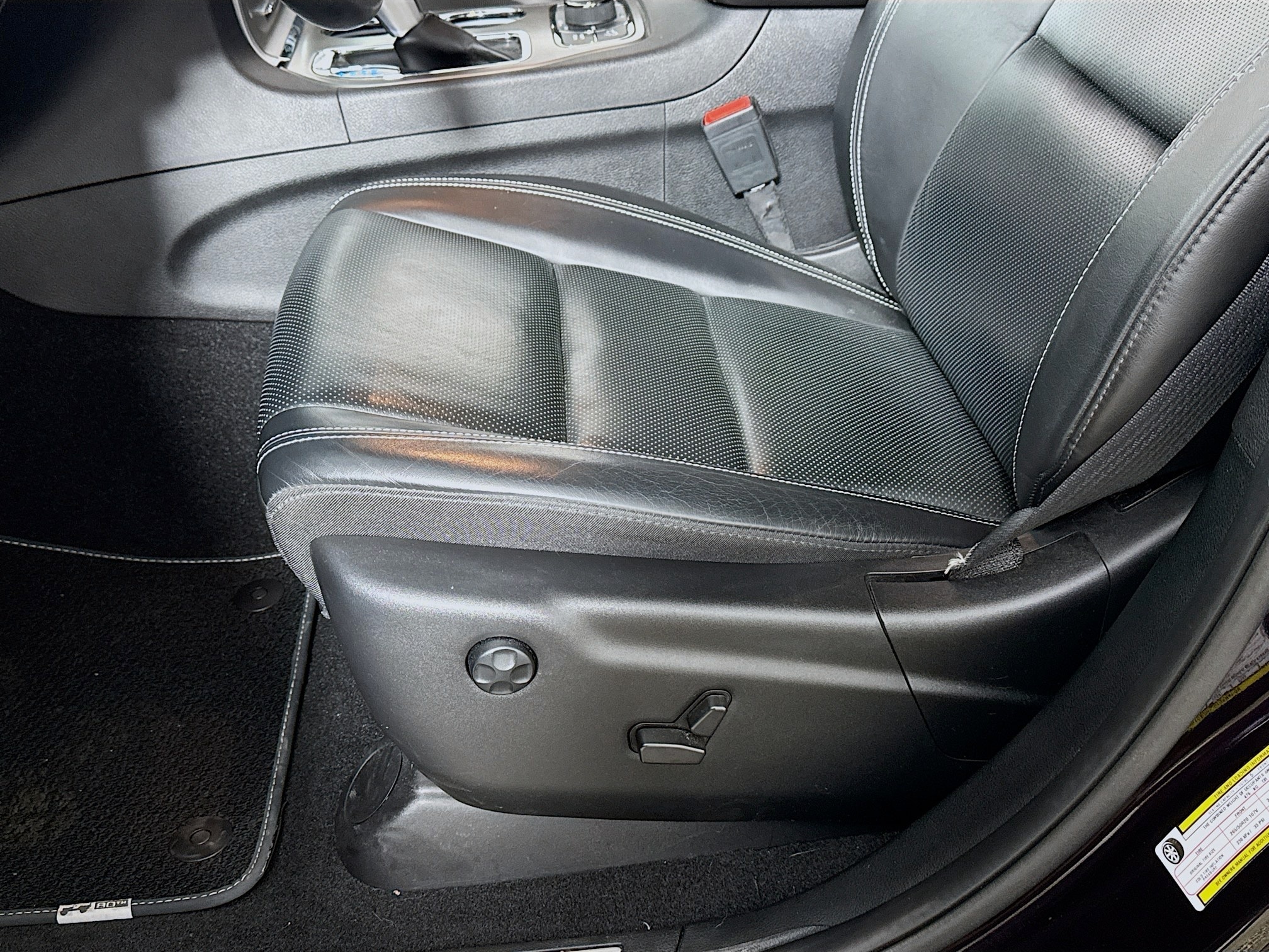 Vehicle image 22 of 32