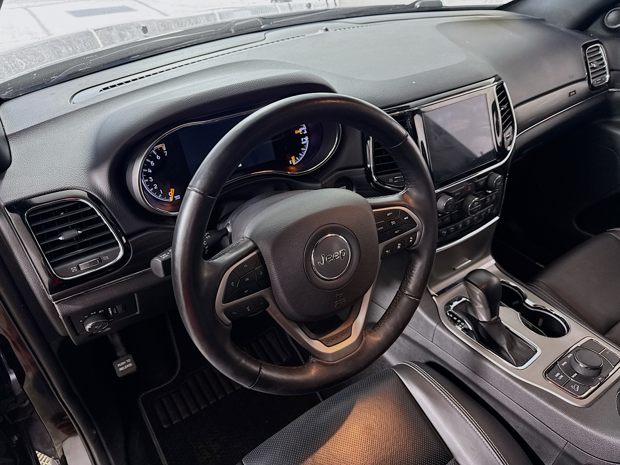 Vehicle image 13 of 32