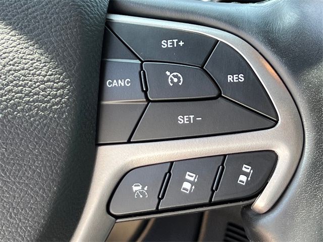 Vehicle image 23 of 34