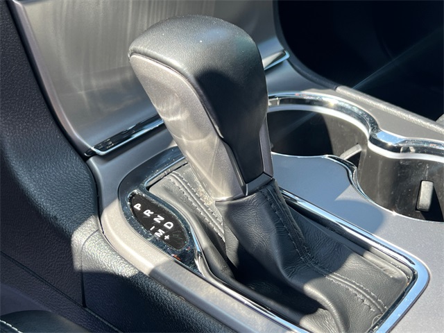 Vehicle image 18 of 34