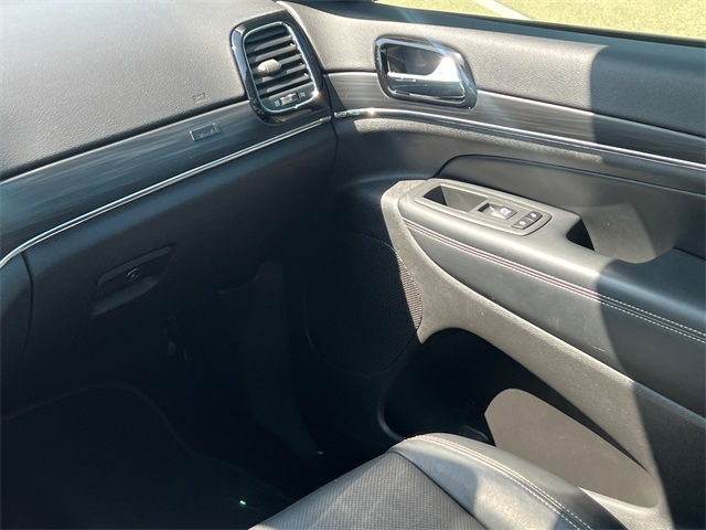 Vehicle image 12 of 34