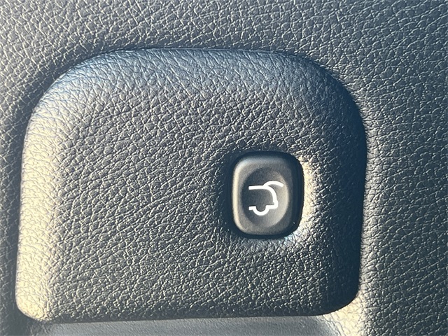Vehicle image 24 of 34