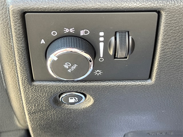 Vehicle image 22 of 34