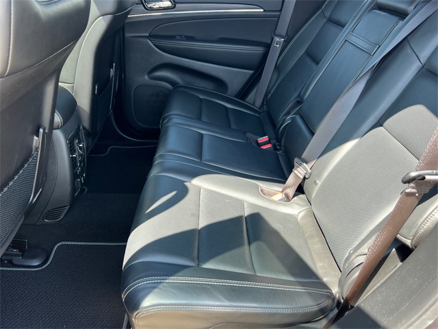 Vehicle image 10 of 34