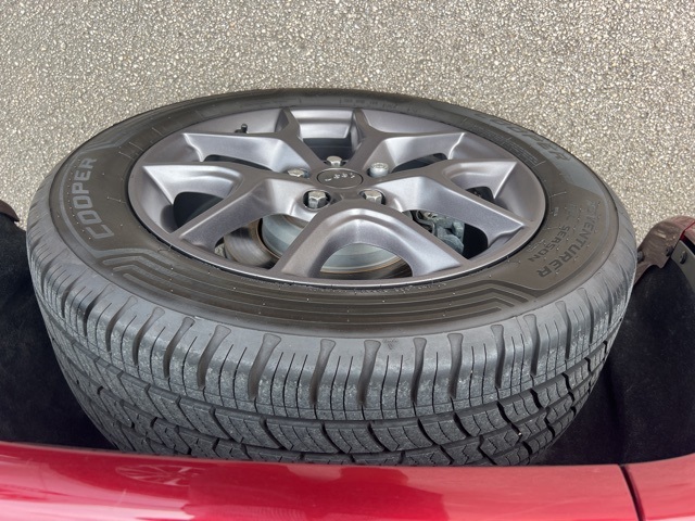 Vehicle image 24 of 32