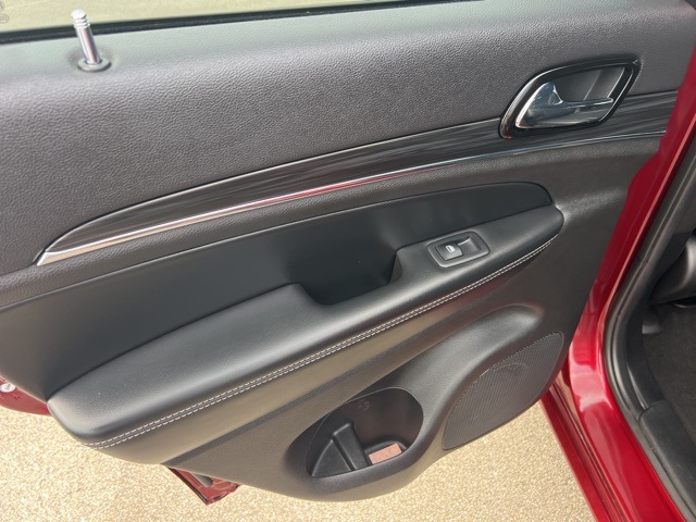 Vehicle image 19 of 32
