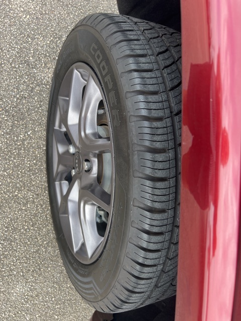 Vehicle image 27 of 32
