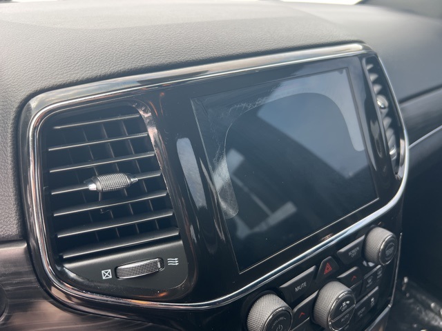 Vehicle image 14 of 32