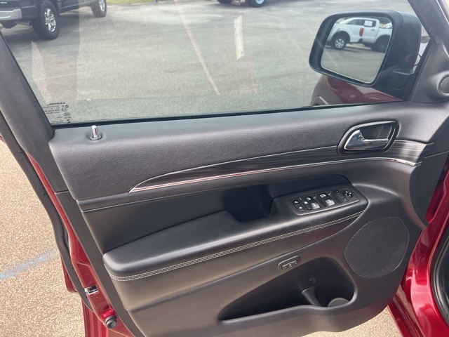 Vehicle image 9 of 32