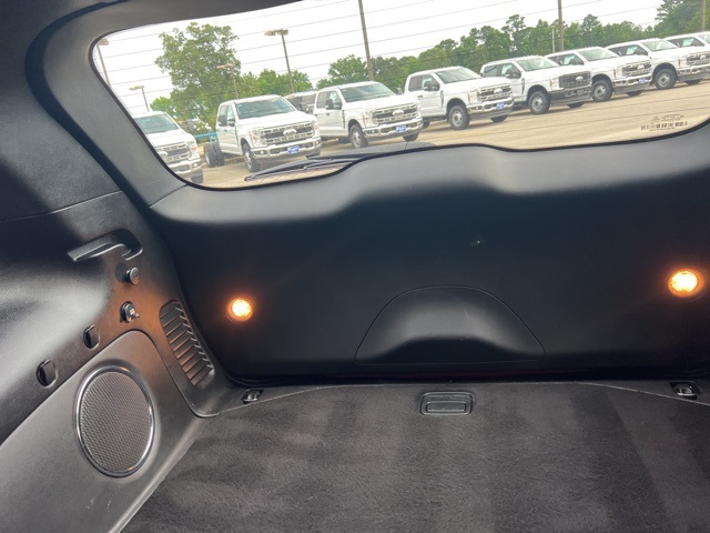Vehicle image 23 of 32