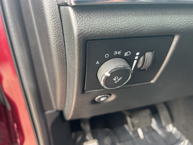 Vehicle image 11 of 32