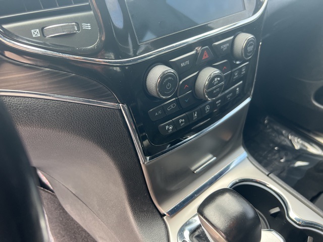 Vehicle image 15 of 32