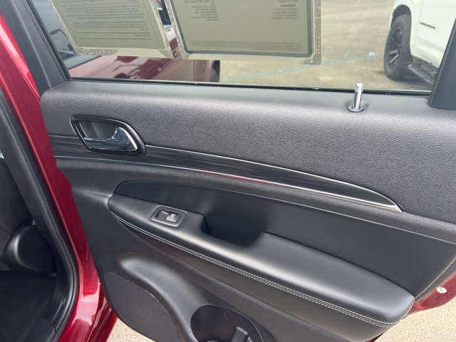 Vehicle image 28 of 32