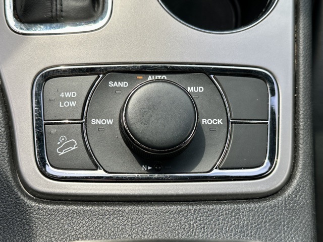 Vehicle image 33 of 38