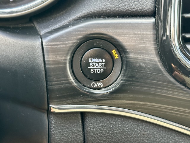 Vehicle image 34 of 38