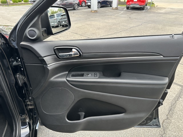 Vehicle image 24 of 38