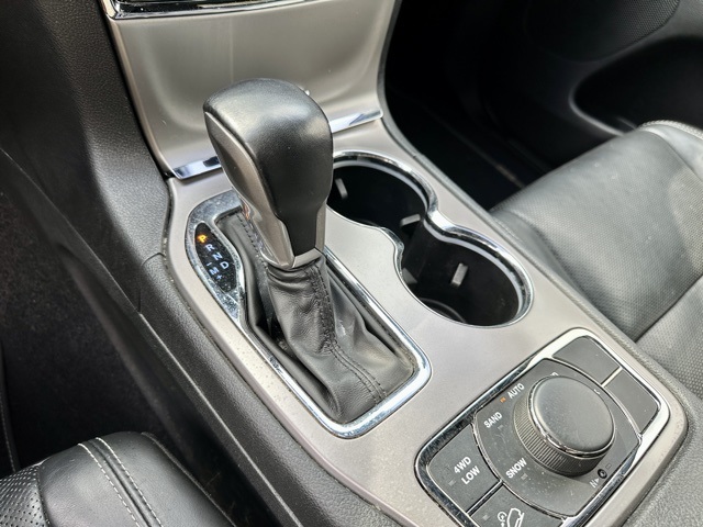 Vehicle image 32 of 38