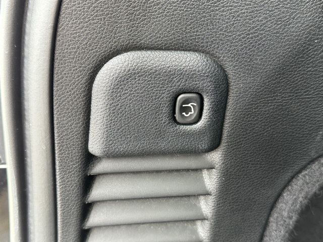Vehicle image 23 of 38