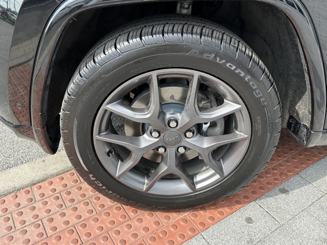 Vehicle image 9 of 38