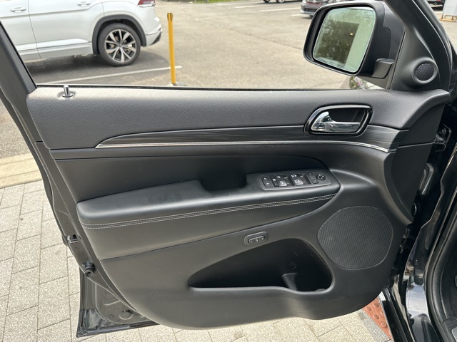 Vehicle image 10 of 38