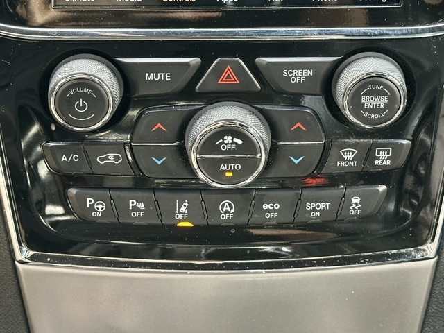 Vehicle image 31 of 38