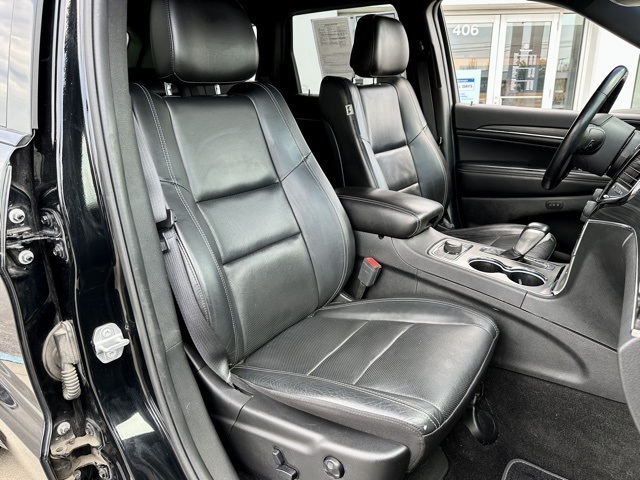 Vehicle image 25 of 38