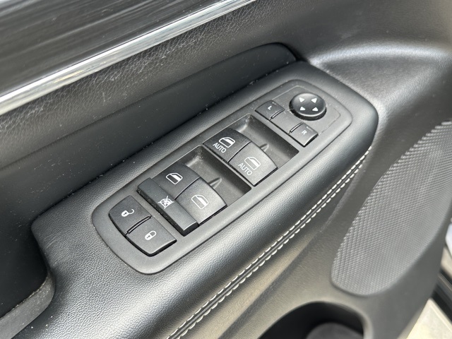 Vehicle image 11 of 38