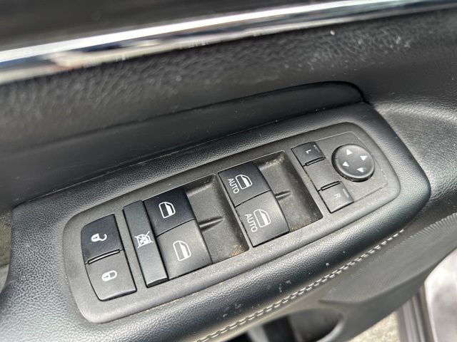 Vehicle image 28 of 41