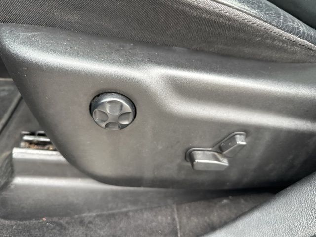 Vehicle image 16 of 41