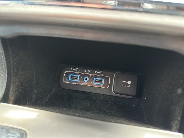 Vehicle image 37 of 41