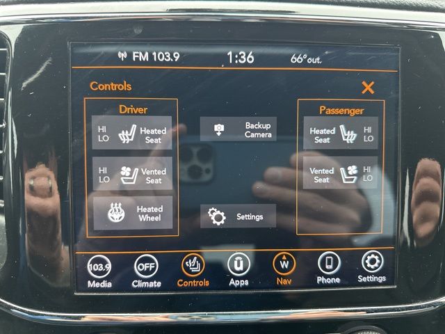 Vehicle image 34 of 41
