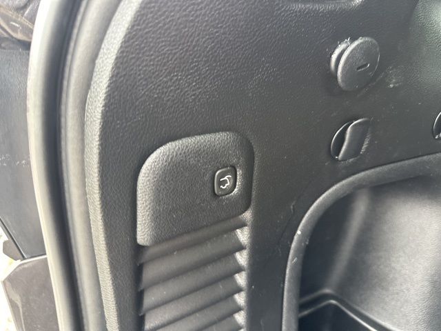 Vehicle image 21 of 41