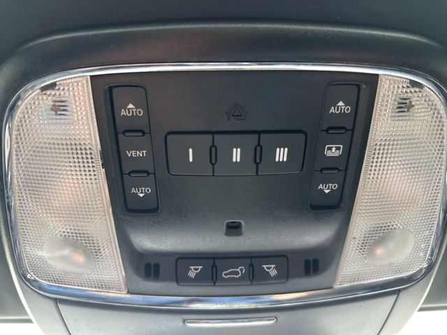 Vehicle image 32 of 41