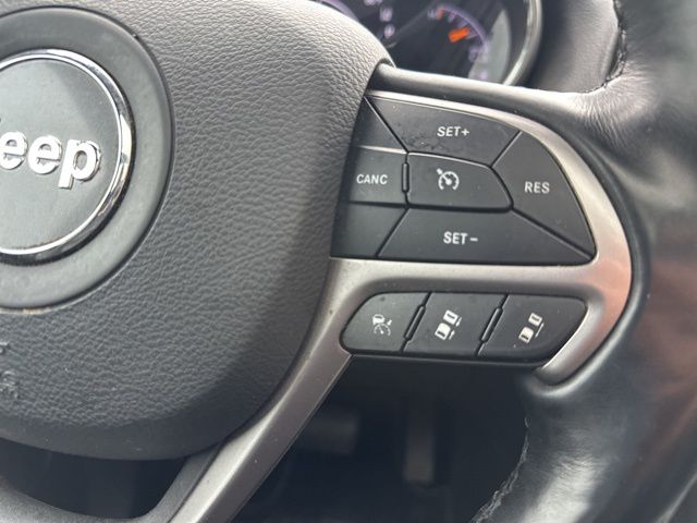 Vehicle image 25 of 41
