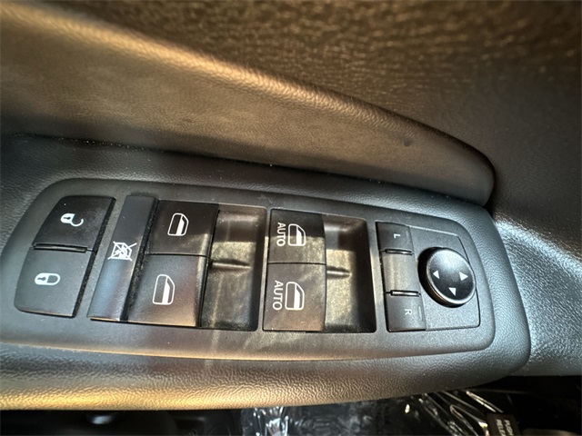 Vehicle image 26 of 33
