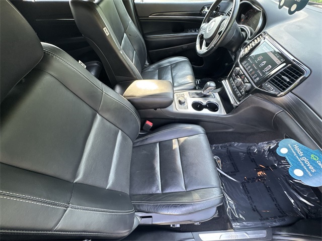 Vehicle image 16 of 33