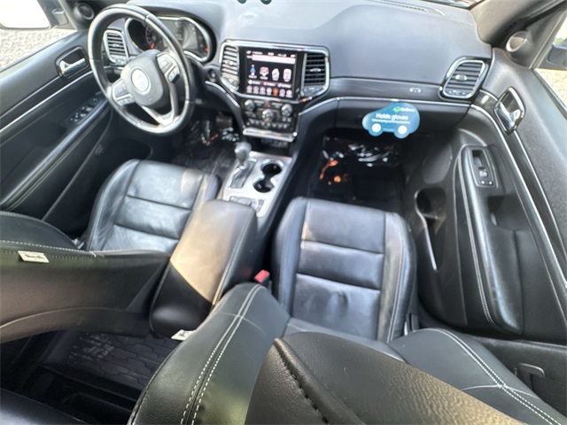 Vehicle image 19 of 33