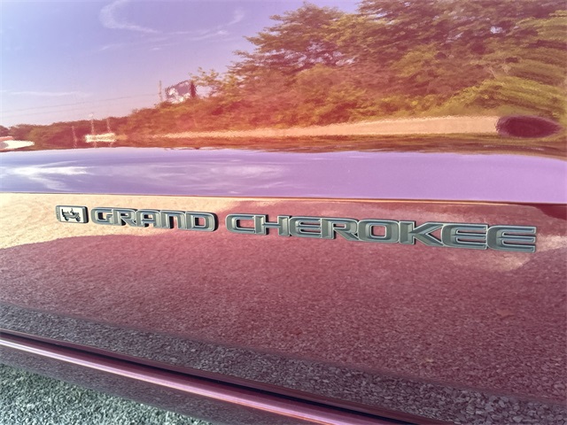 Vehicle image 29 of 33
