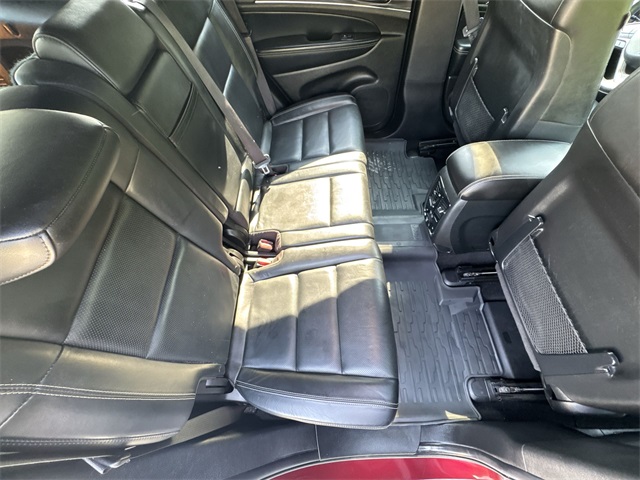 Vehicle image 14 of 33