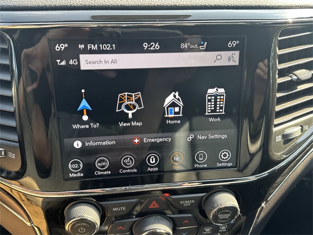 Vehicle image 21 of 33