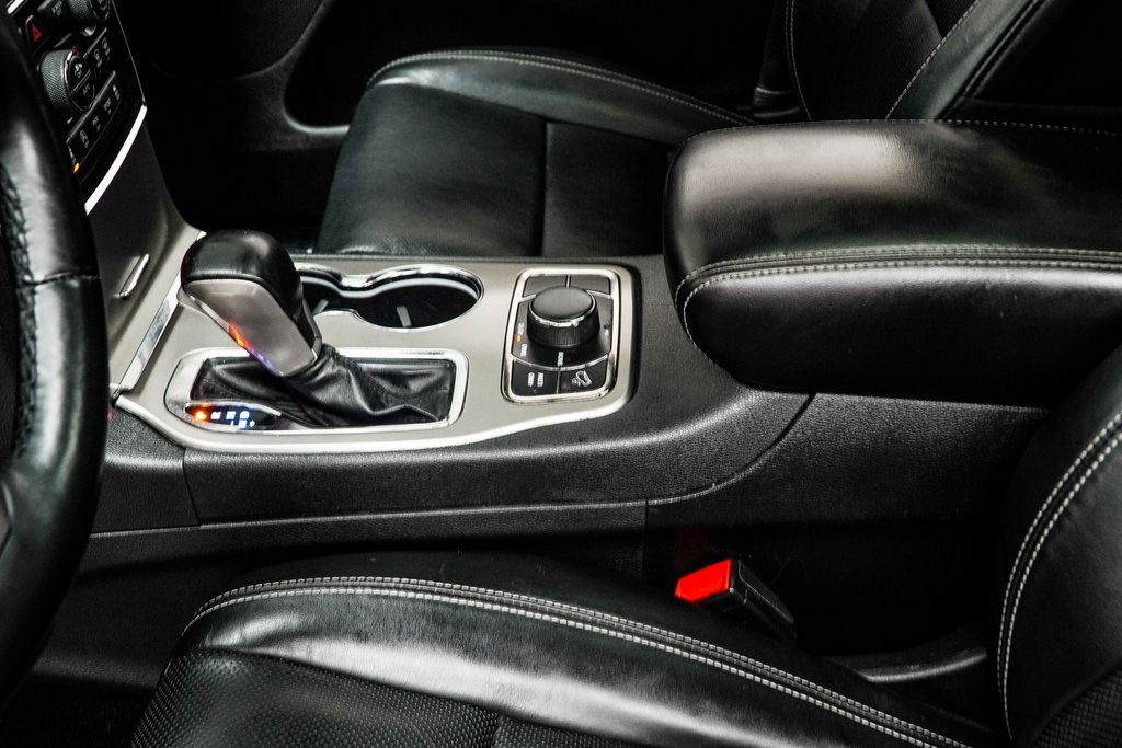 Vehicle image 17 of 39