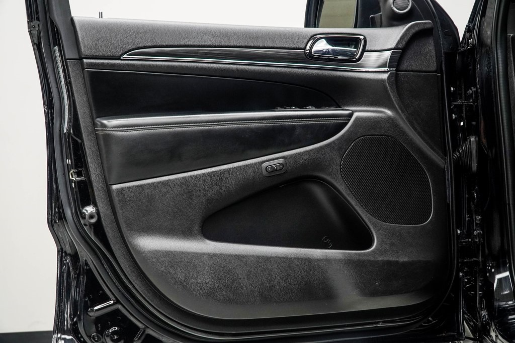 Vehicle image 31 of 39