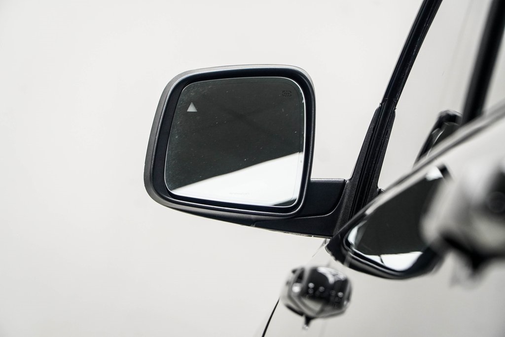 Vehicle image 14 of 39