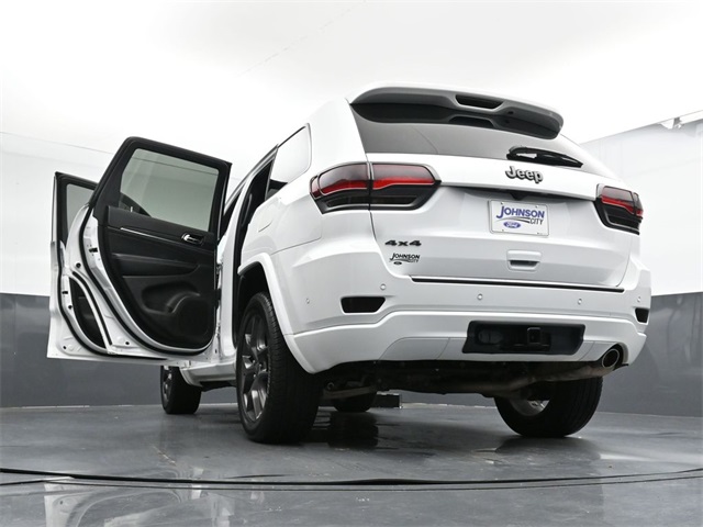 Vehicle image 18 of 36